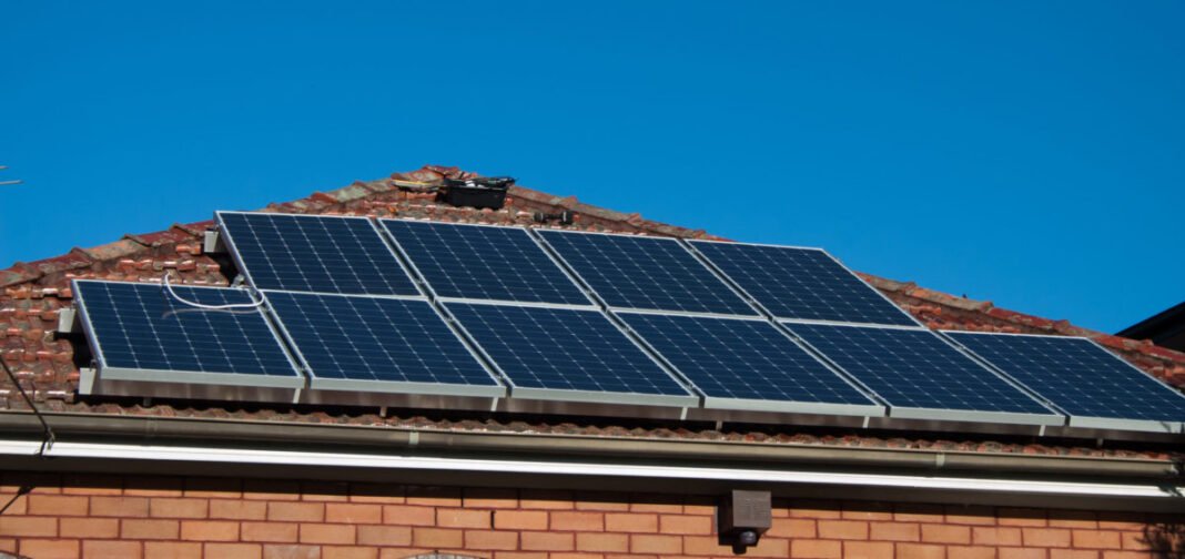 Battery Storage Surges as Plunging Solar Tariffs