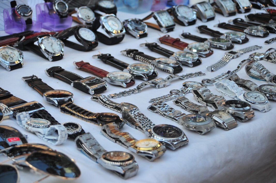 Fake_watches_on_the_market_in_Sa_Coma,_Mallorca Luxury Watch Market