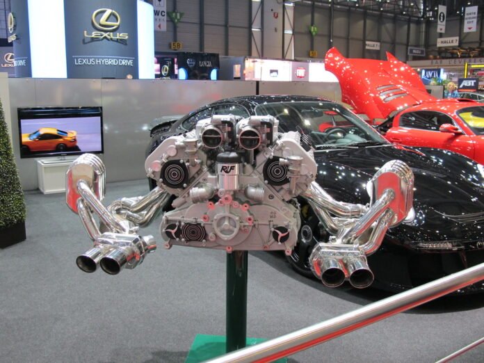 Twin-Turbo V8 Hybrid Powertrain